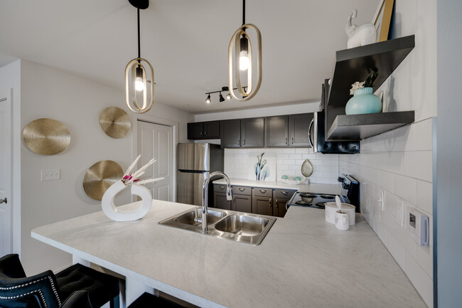 Building Photo - Brentwood Apartments