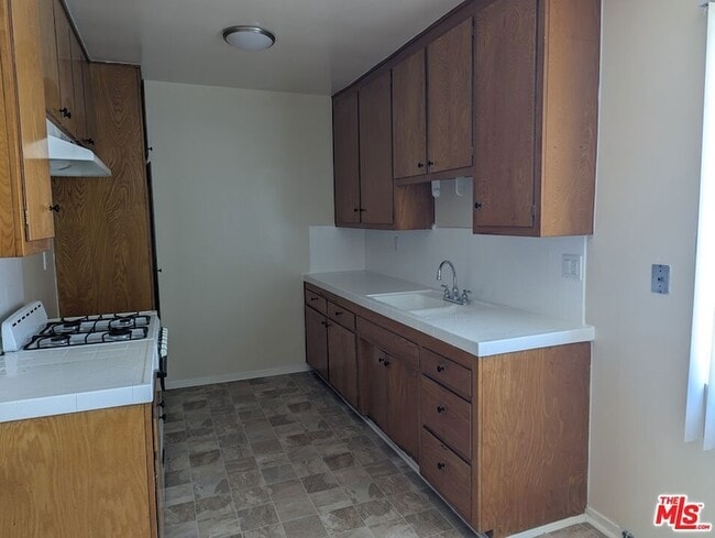 Building Photo - 1365 Orange Grove Ave