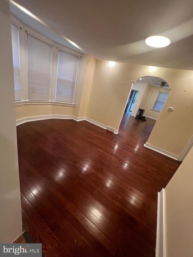 Building Photo - 107 Manheim St