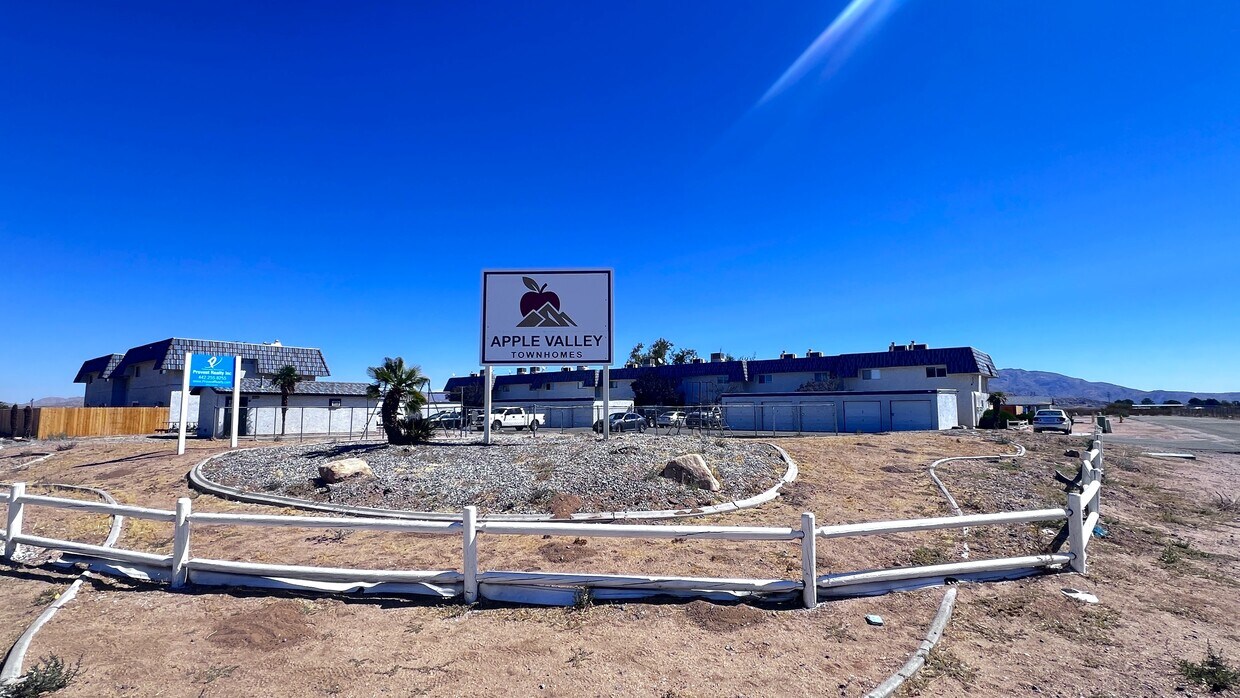 Foto principal - Apple Valley Townhomes
