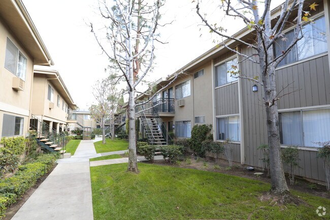 Somerset Village Apartment Homes Tustin, CA