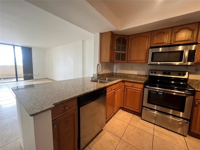 Building Photo - 7125 Bay Dr