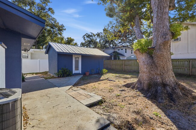 Building Photo - 118 W Sligh Ave