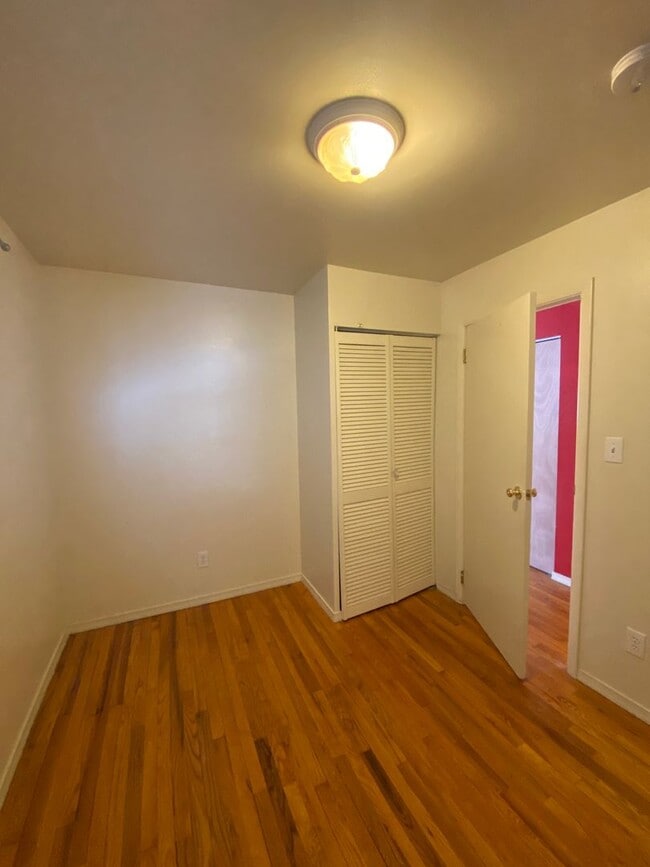 Building Photo - 1931 Fairwood Ln