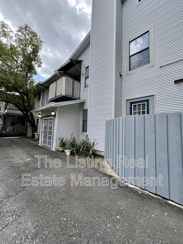 Building Photo - 911 S Rome Ave