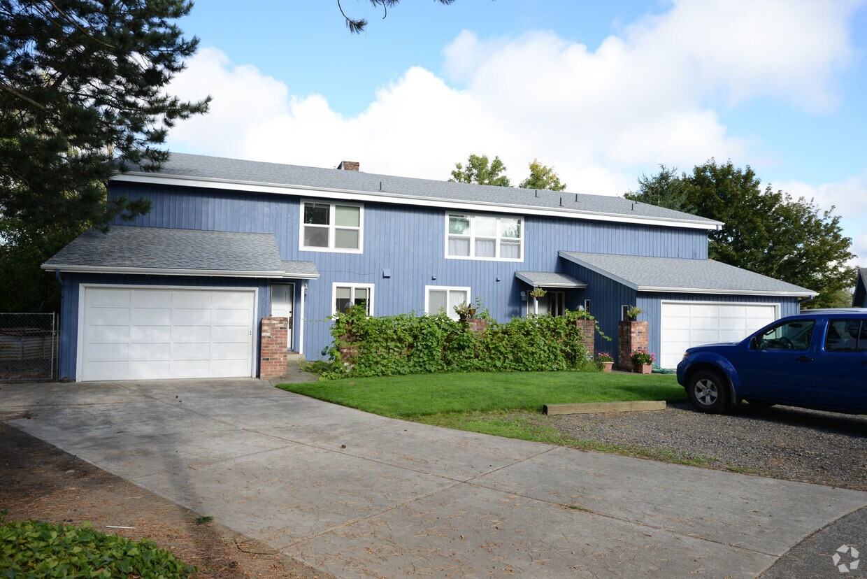 Building Photo - 2985 NE 18th Ct