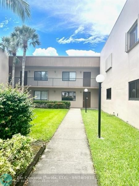 Building Photo - 9920 NW 68th Pl
