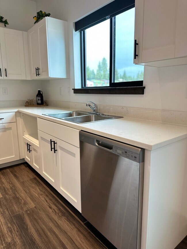 Foto del edificio - 1010 Baker Ave