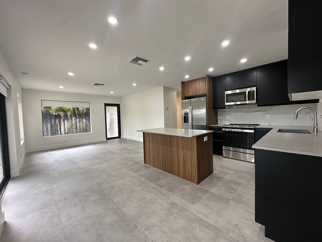 Photo - 1610 NE 17th Ave (Fort Lauderdale, FL)
