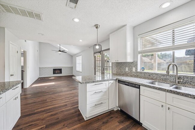 Foto del edificio - 21419 Highland Knolls Dr
