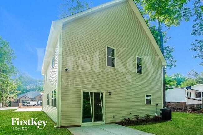 Building Photo - 7421 Cedarbrook Dr