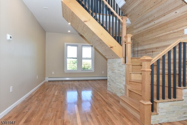 Foto del edificio - 454 Park Ave