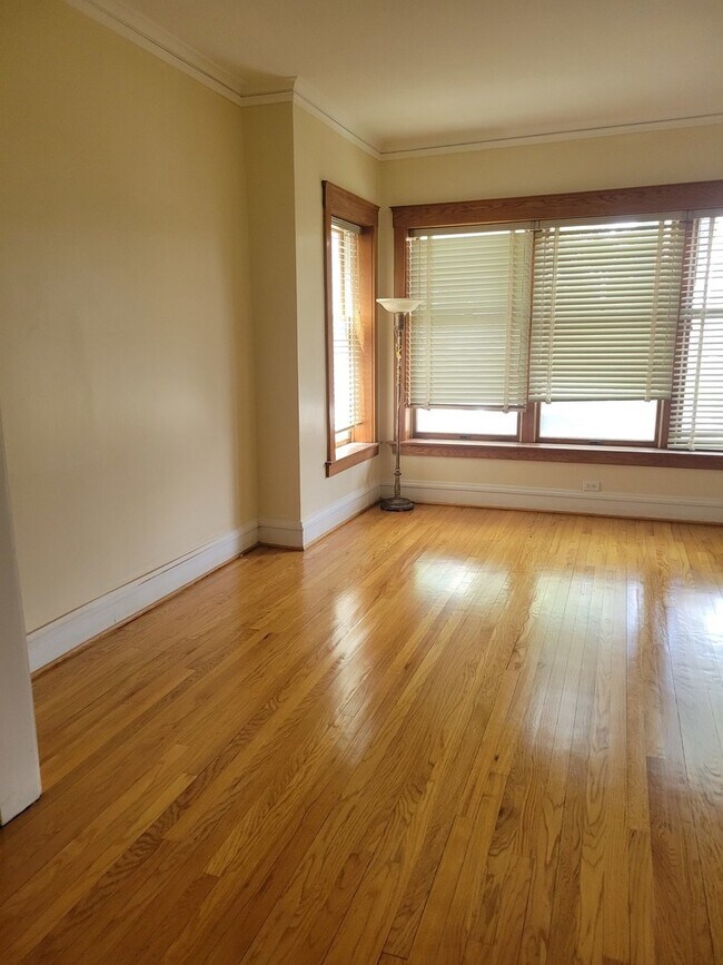 Foto del edificio - 6939 N Hamilton Ave