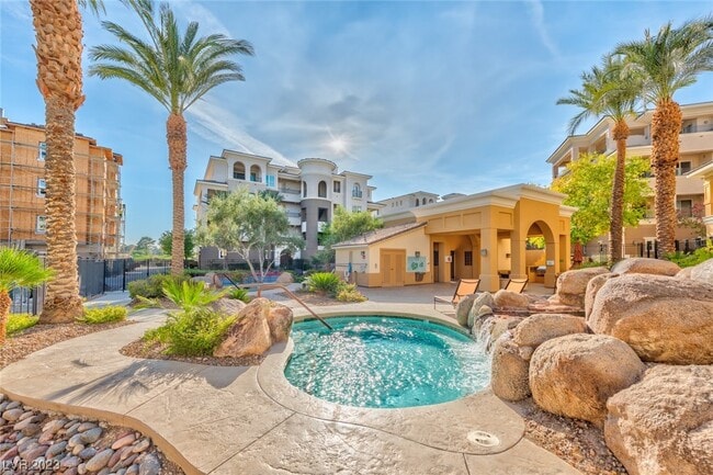 Building Photo - 9207 Tesoras Dr