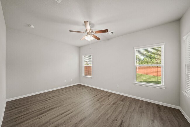 Building Photo - 15015 Almeece St