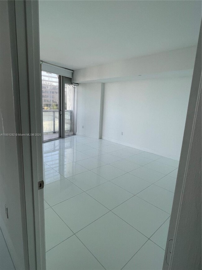 Building Photo - 495 Brickell Ave