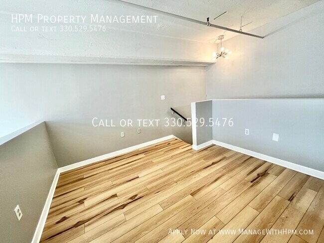 Foto del edificio - Water Street Apartments - first month rent...