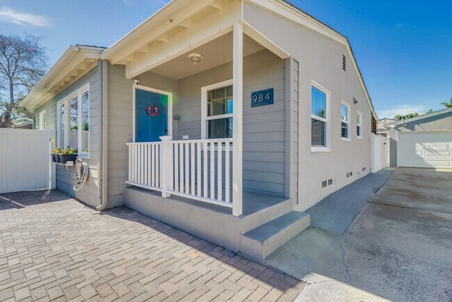 Building Photo - ***VACATION HOME AVAILABLE FROM FEBRUARY 1ST- OCTOBER 31ST*** MONTH TO MONTH