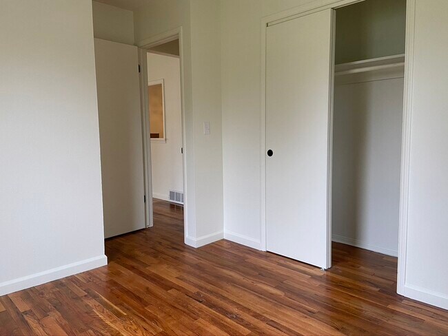 Building Photo - 5516 Orchard Ave