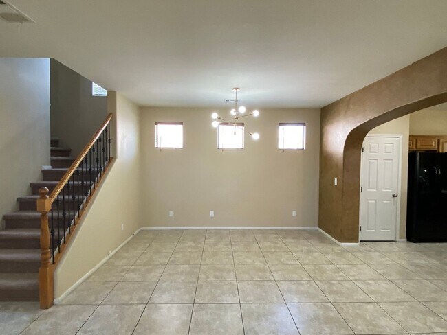 Building Photo - Wonderful 3 bed/2.5 bath home located in the South End of Vegas
