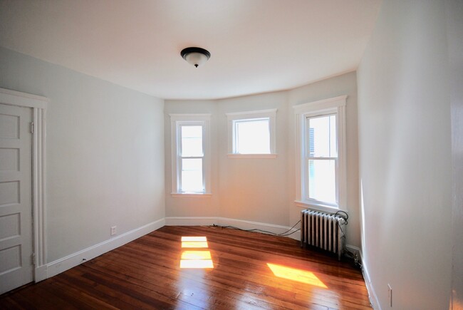 Building Photo - 14 Cawfield St