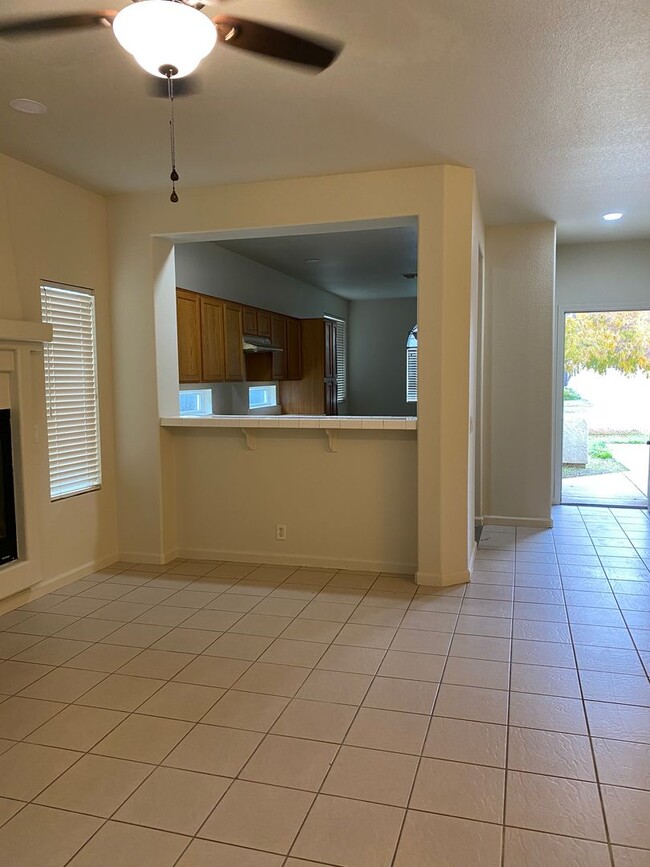 Building Photo - NORTH MERCED 3 BED 2 BATH