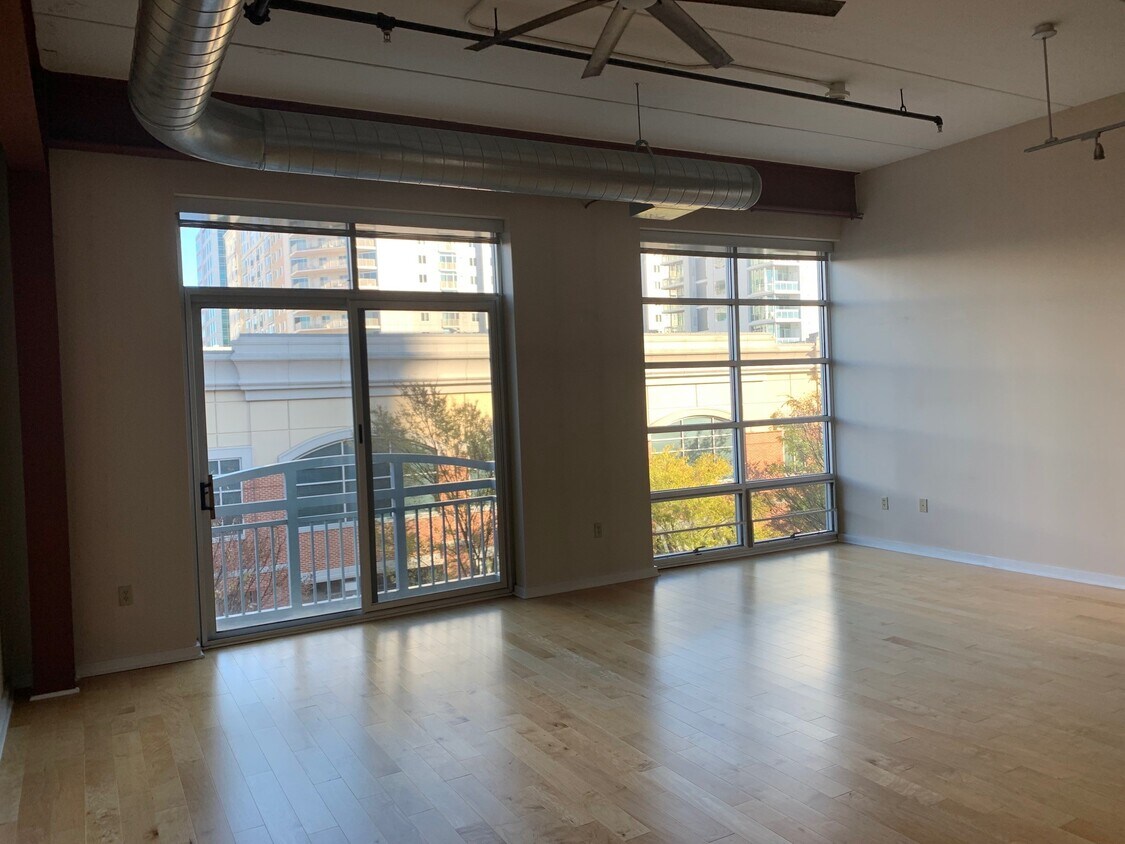 221 Market St Unit 328, Virginia Beach, VA 23462 Condo for Rent in