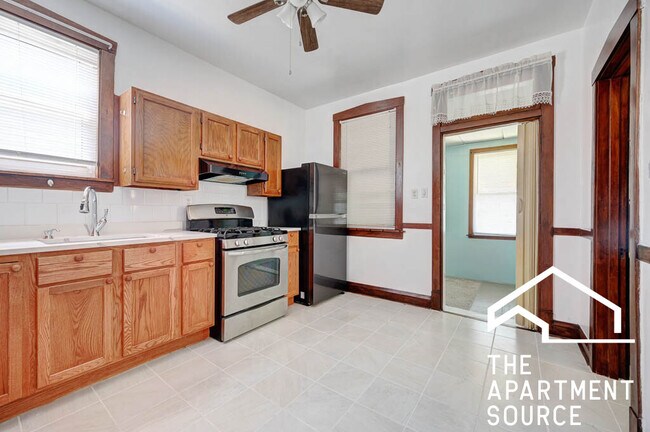Building Photo - 2254 N Karlov Ave
