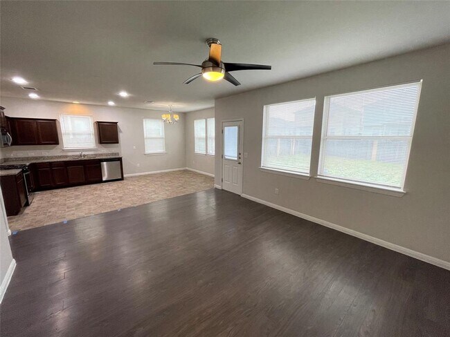 Building Photo - 221 Sambar Dr