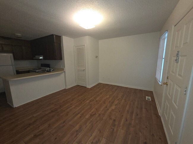 Building Photo - 200 S Linwood Ave