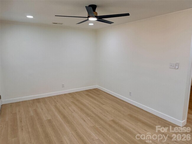 Foto del edificio - 1448 Academy St