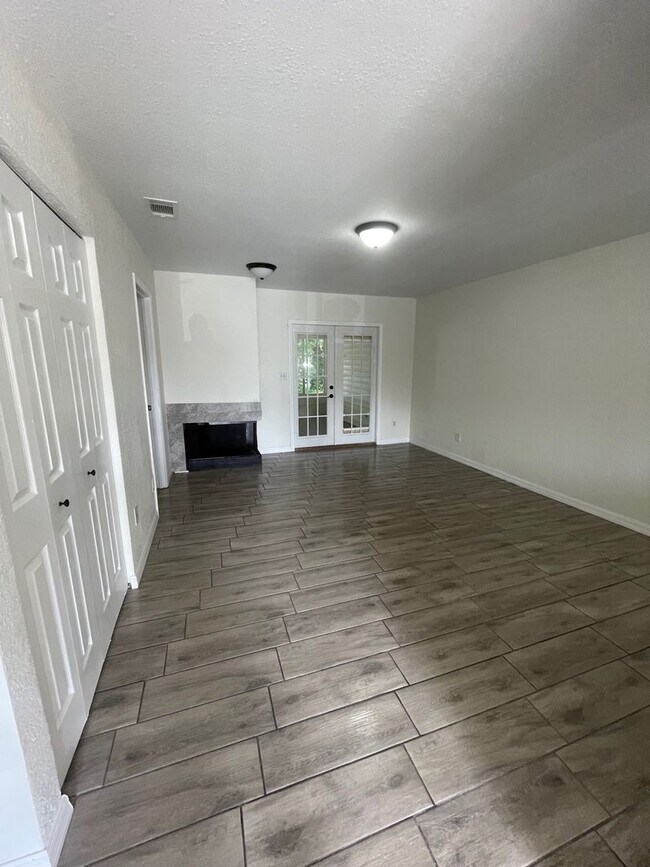 Foto del edificio - Remodeled 2 Bed 1 Bath Home | Washer/Dryer...