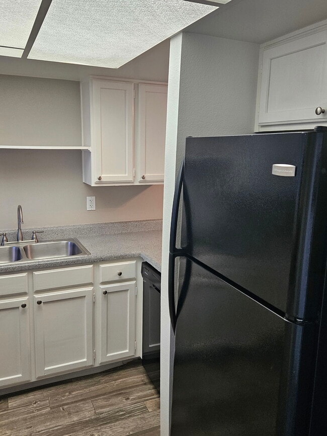 Building Photo - 885 N Granite Reef Rd