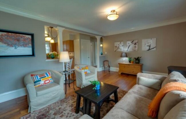 Sala de estar - 925 NE 79th Ave