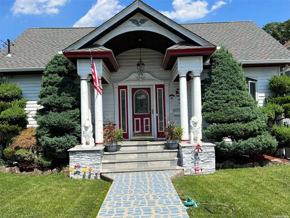 43 Oakview Ave Unit 2nd Fl, Farmingdale, NY 11735 Apartment for Rent