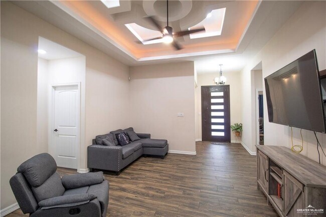Building Photo - 16 Imperial Oak Dr