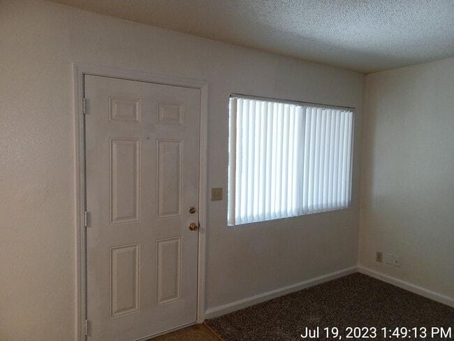 Building Photo - 208 W Dakota Ave
