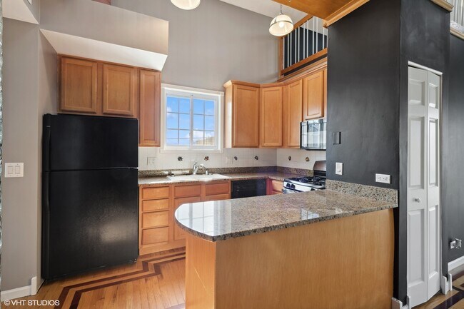 Building Photo - 2815 N Damen Ave