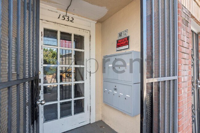 Building Photo - 1532 8th Ave