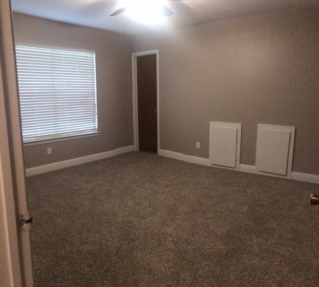 Foto del edificio - 2817 Oakside Dr