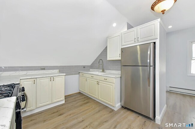 Foto del edificio - 463 Wilmot Ave