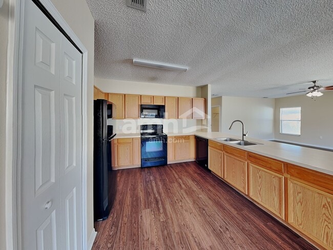 Building Photo - 330 Salmon Ct