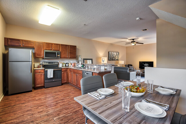 Kitchen & Dining Room - Vie Villas at Boca Raton