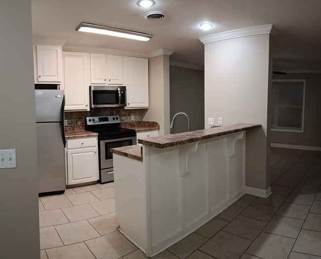 Building Photo - 3 Bedroom/2.5 Bath in Countryview Village