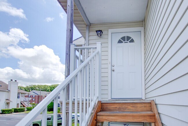 Foto del edificio - 2 Bedroom, 2 Bath Updated Condo, Newpointe...