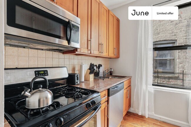Building Photo - 211 W 109th St