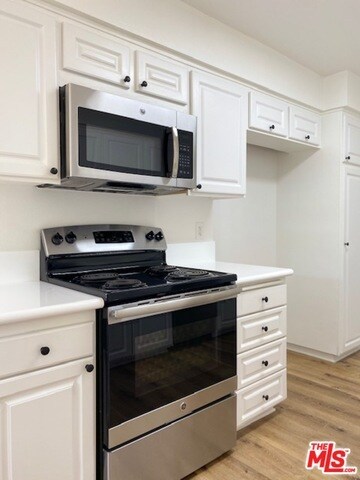 Building Photo - 435 N Oakhurst Dr