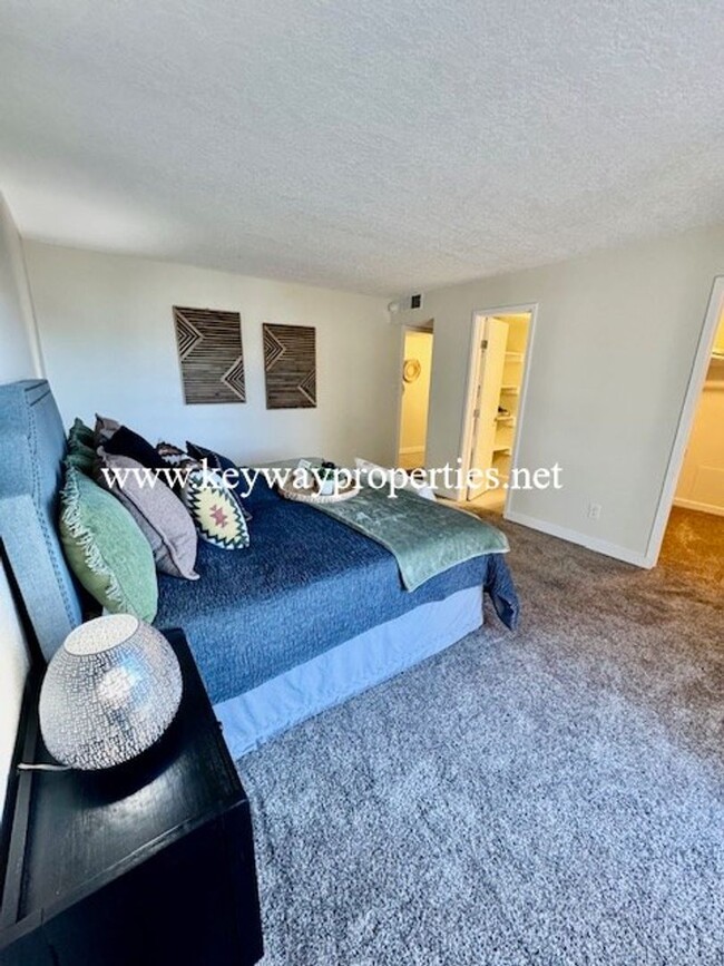 Foto del edificio - ALL Utilities INCLUDED FOOTHILLS CONDO