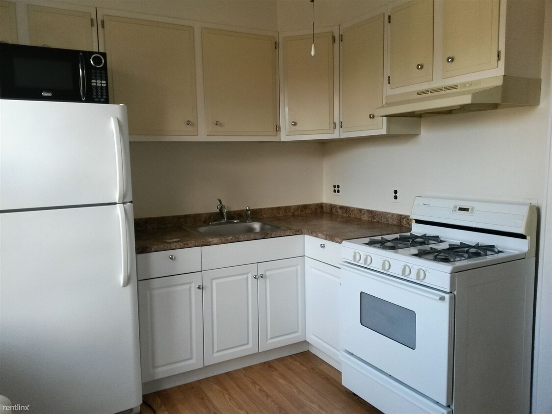 Primary Photo - 1 br, 1 bath Condo - 639 Summer St