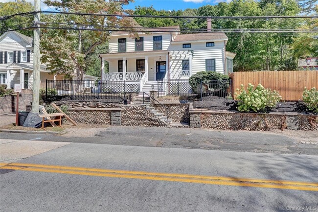 Building Photo - 324 Woodbine Ave